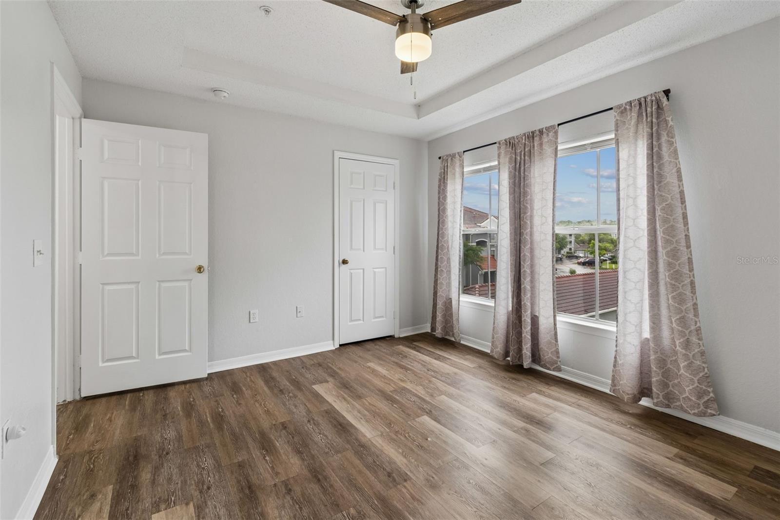 Image 21 of 39 For 18001 Richmond Place Drive 1030