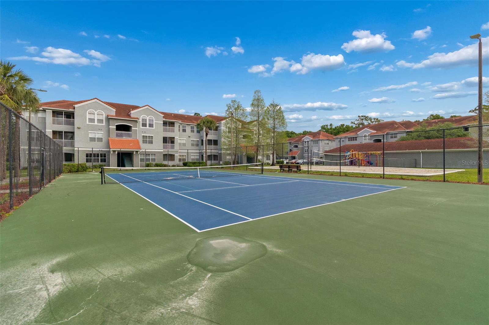 Image 32 of 39 For 18001 Richmond Place Drive 1030