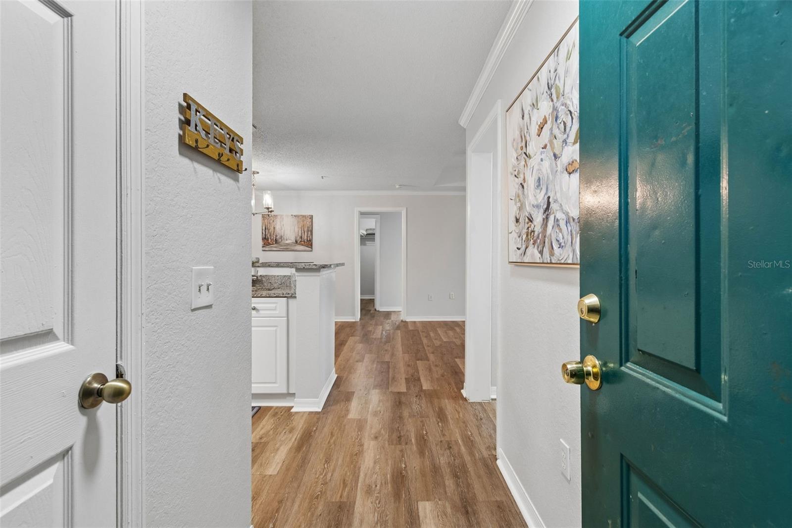 Image 5 of 39 For 18001 Richmond Place Drive 1030