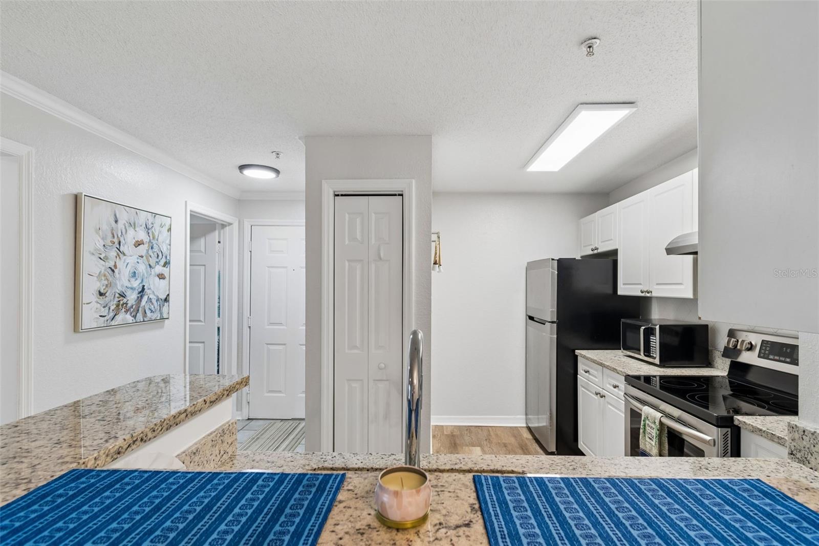 Image 8 of 39 For 18001 Richmond Place Drive 1030