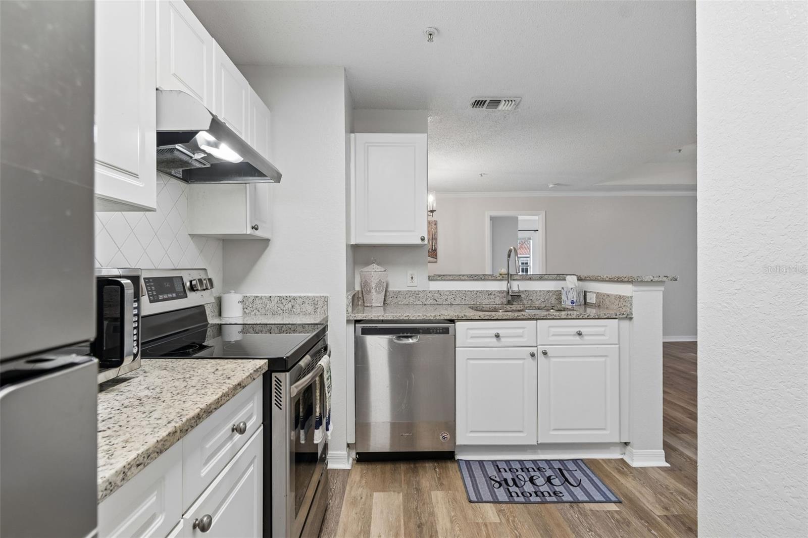 Image 9 of 39 For 18001 Richmond Place Drive 1030