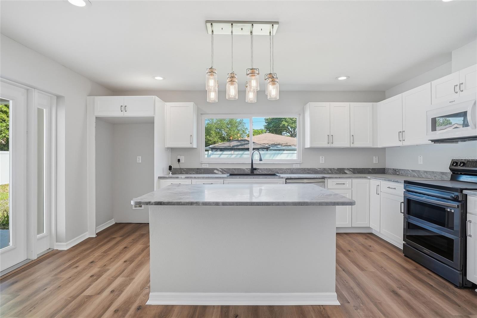 Image 9 of 38 For 3909 Carmen Street