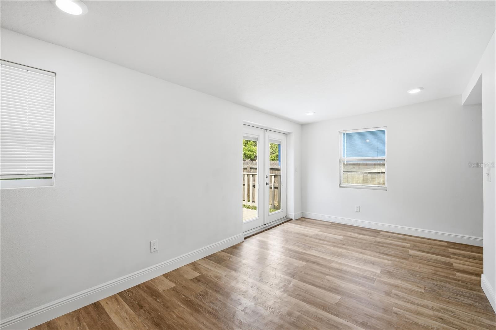 Image 11 of 22 For 38714 Island Avenue