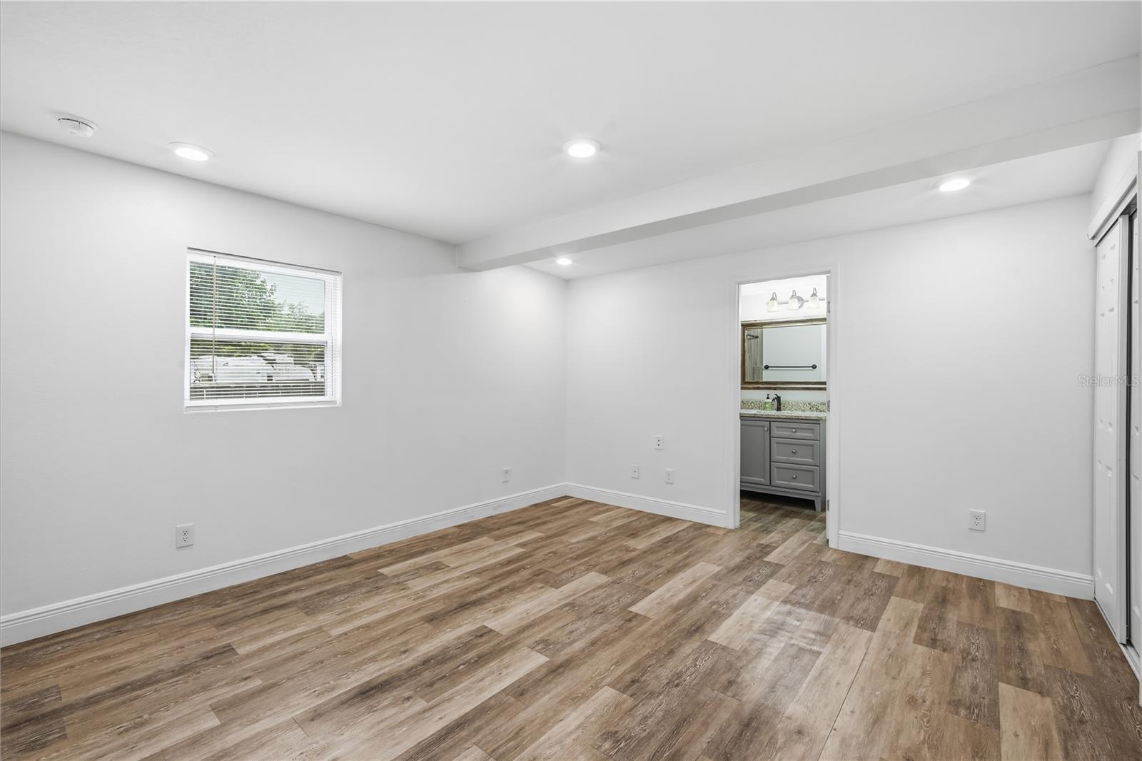 Image 15 of 22 For 38714 Island Avenue