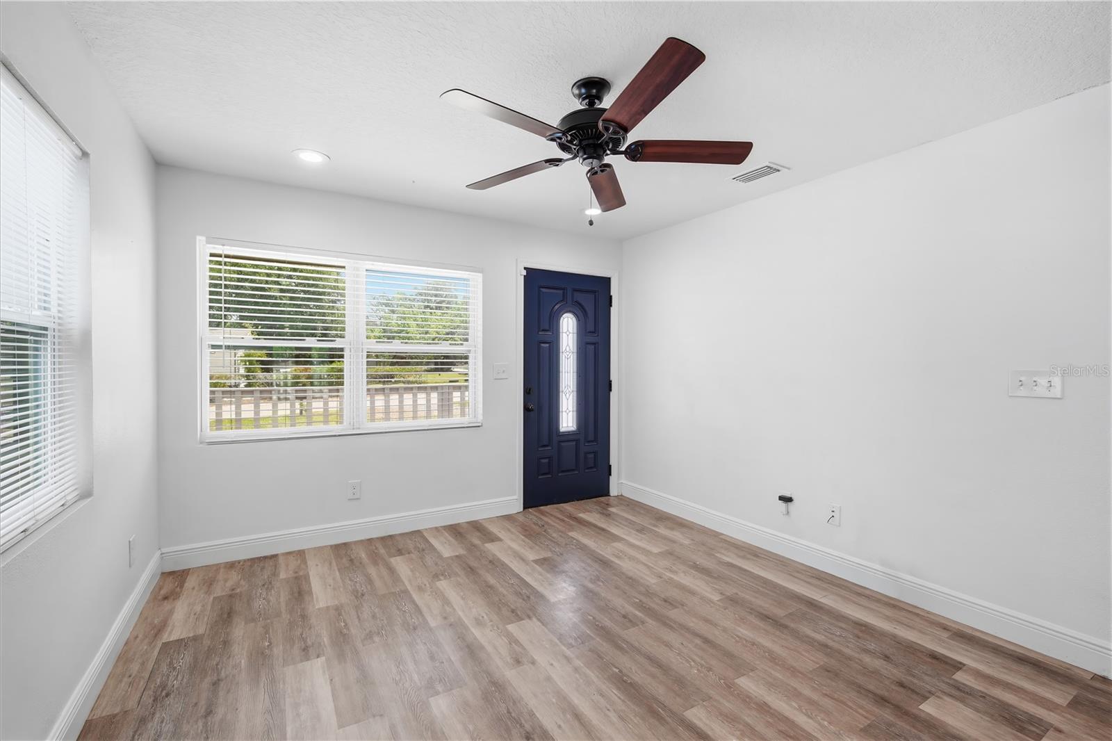 Image 5 of 22 For 38714 Island Avenue