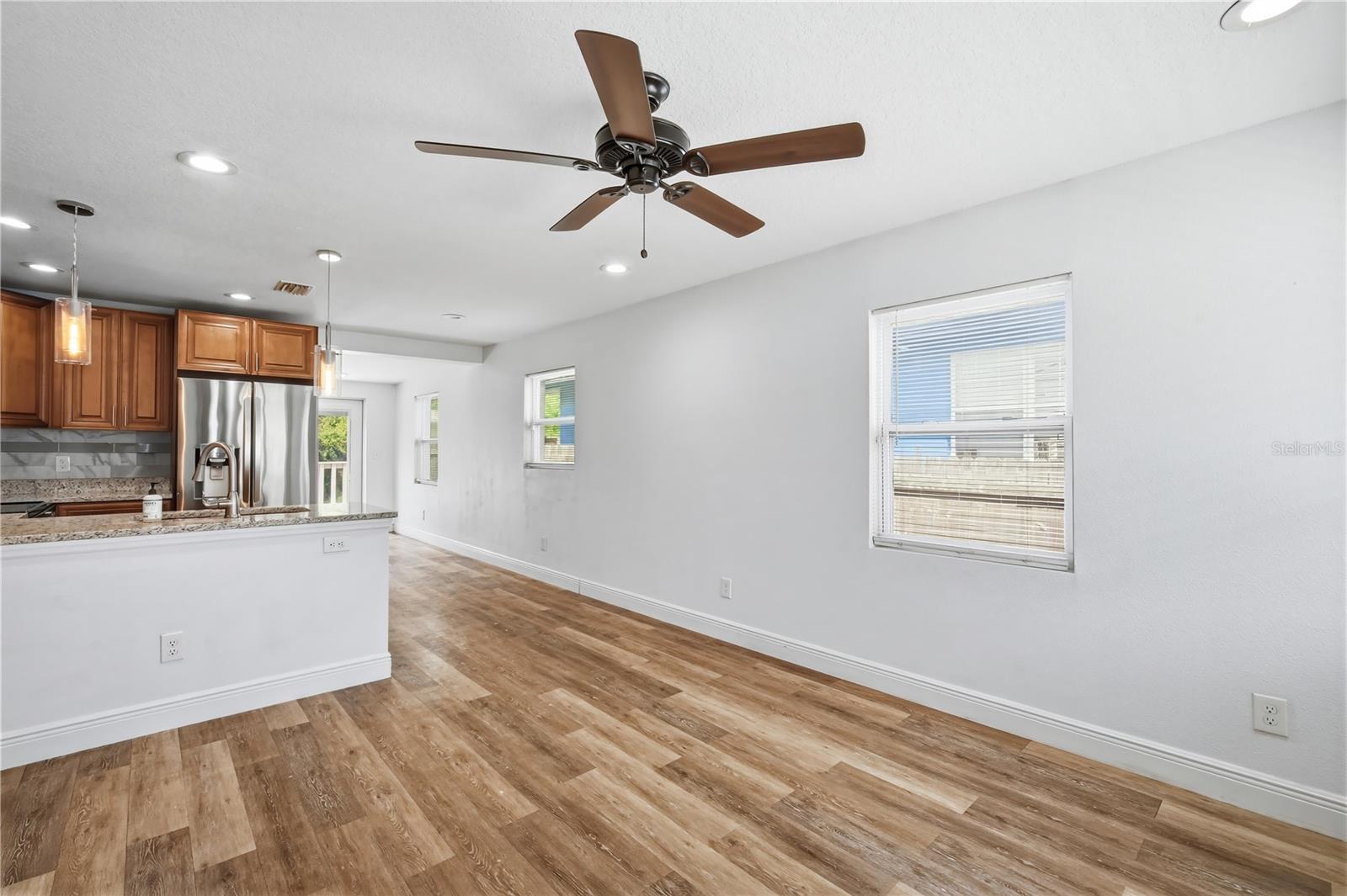 Image 6 of 22 For 38714 Island Avenue