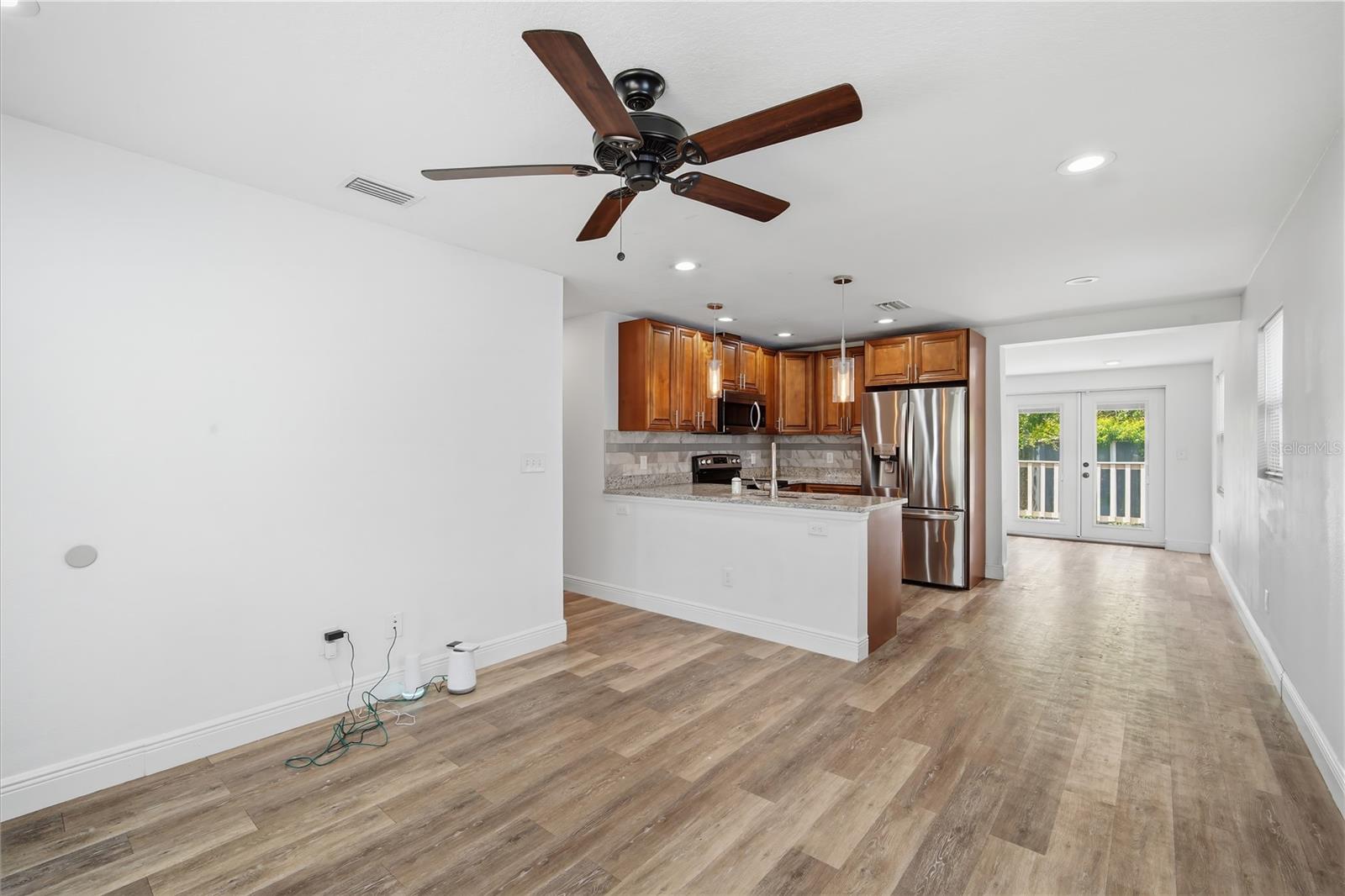 Image 7 of 22 For 38714 Island Avenue