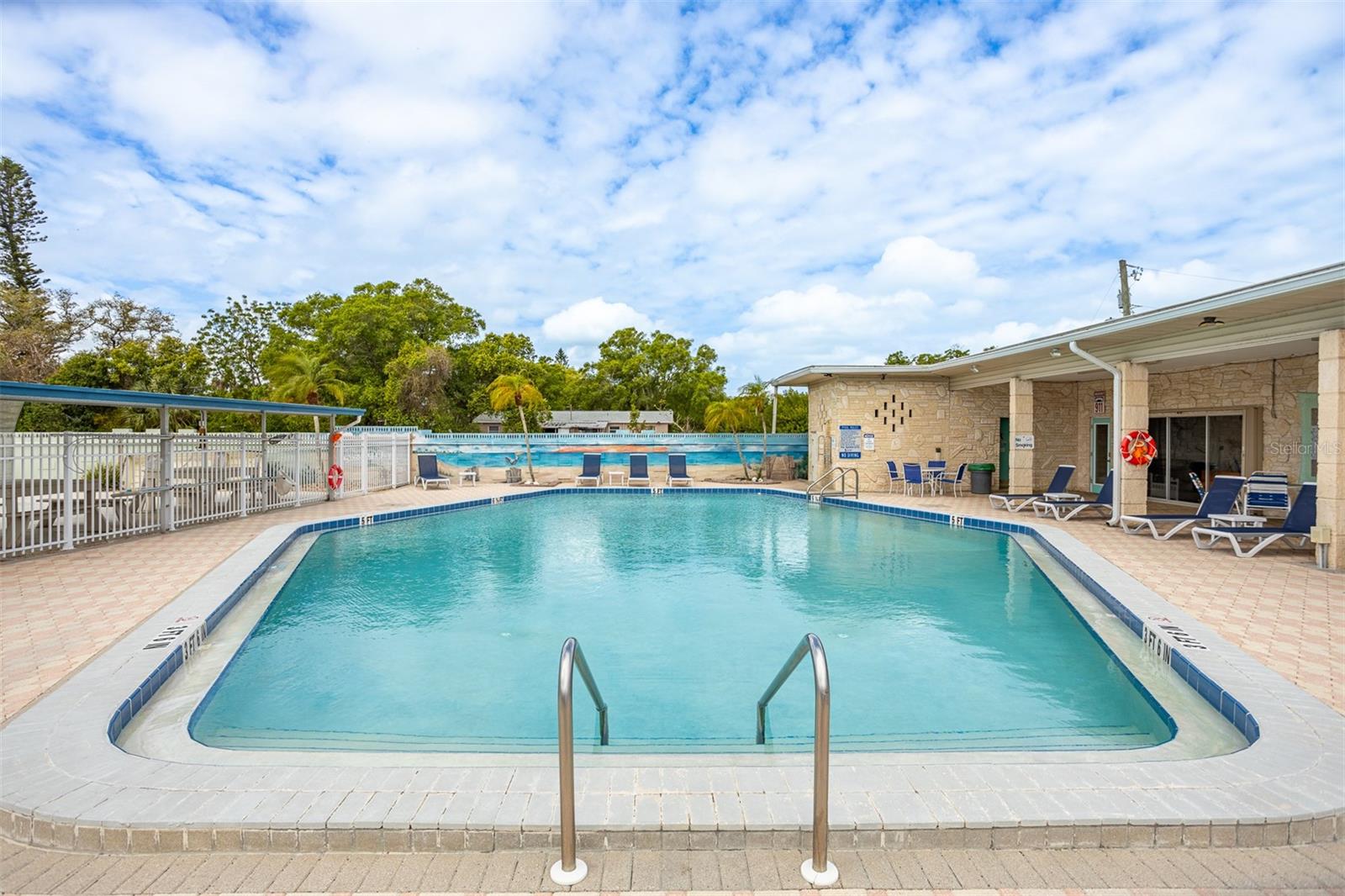 Image 22 of 38 For 250 Rosery Road Nw 298