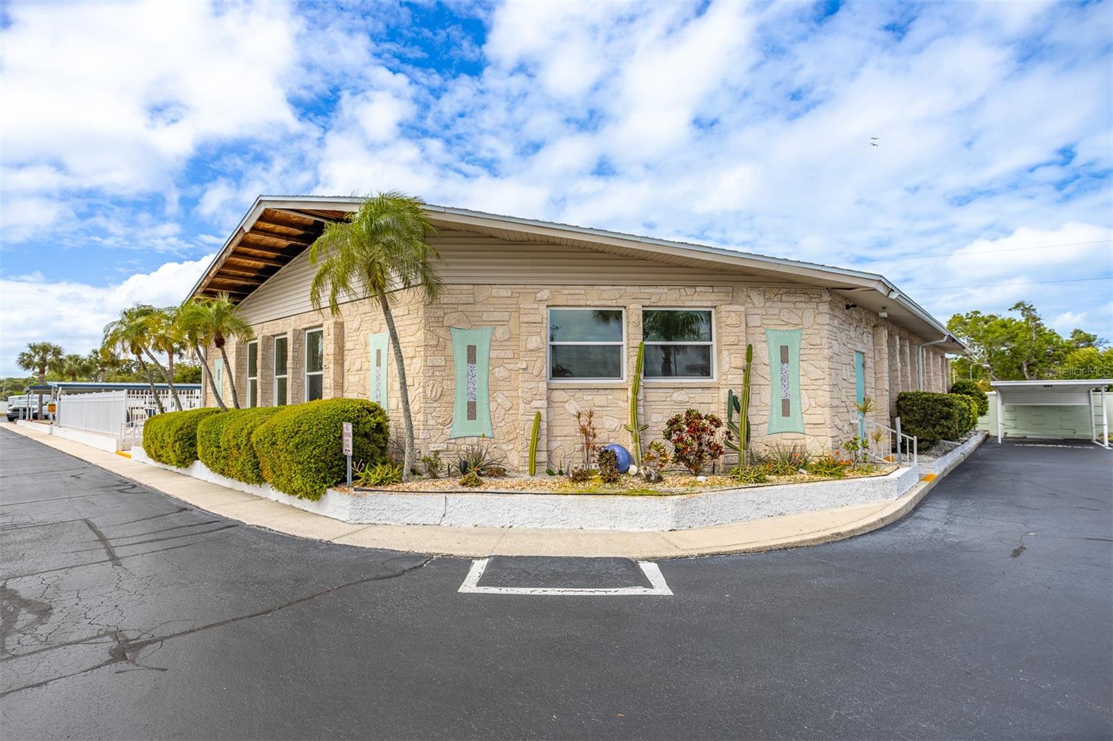 Image 32 of 38 For 250 Rosery Road Nw 298