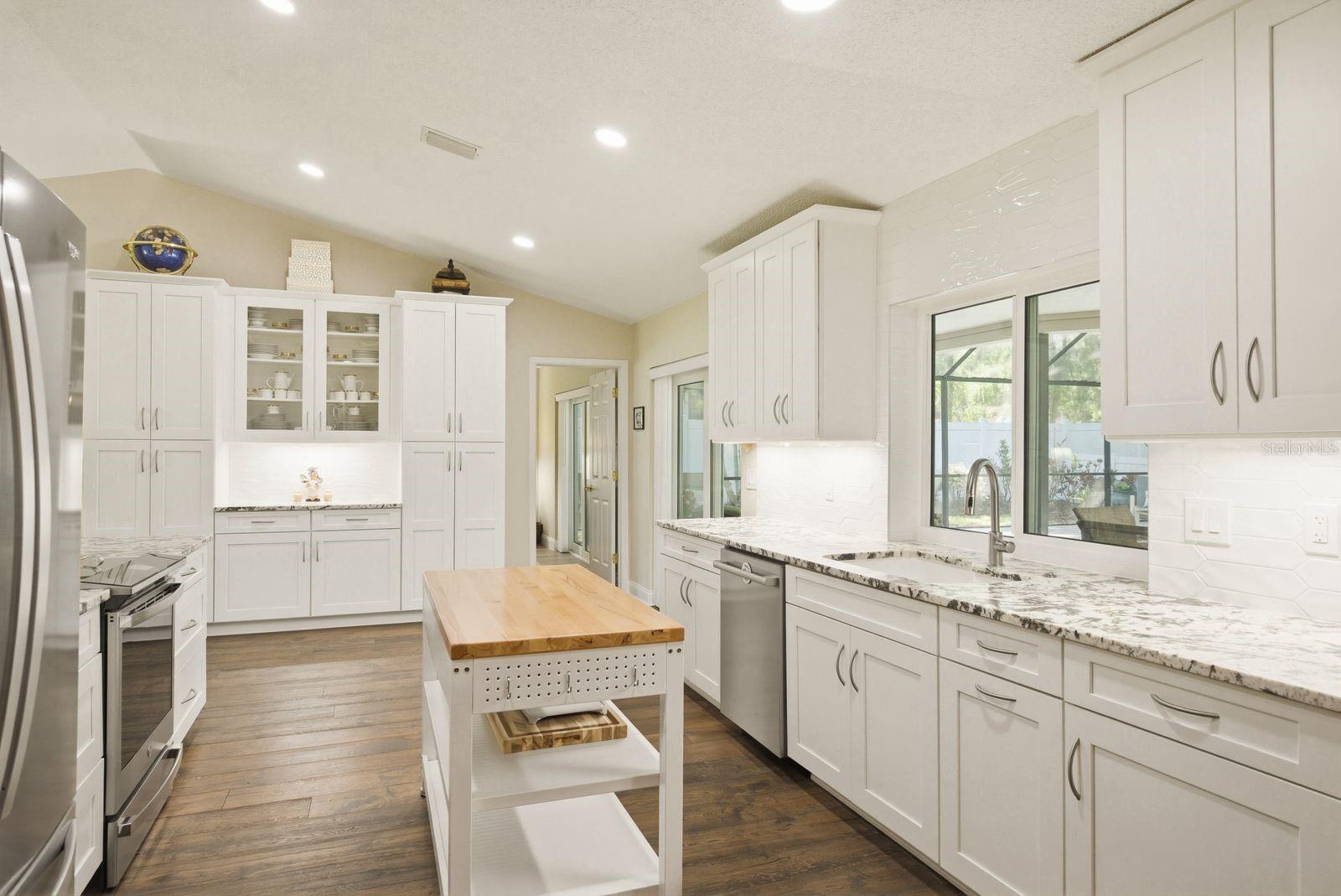 Listing photo id 8 for 1736 Pine Hill Court