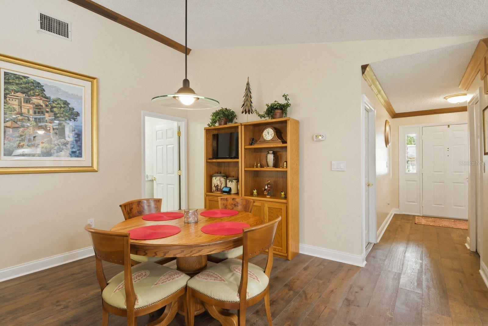 Listing photo id 9 for 1736 Pine Hill Court