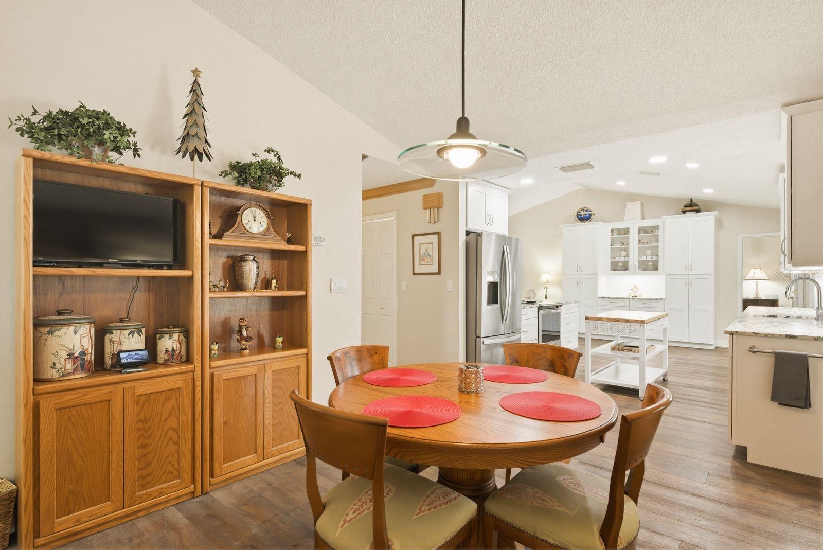 Listing photo id 10 for 1736 Pine Hill Court