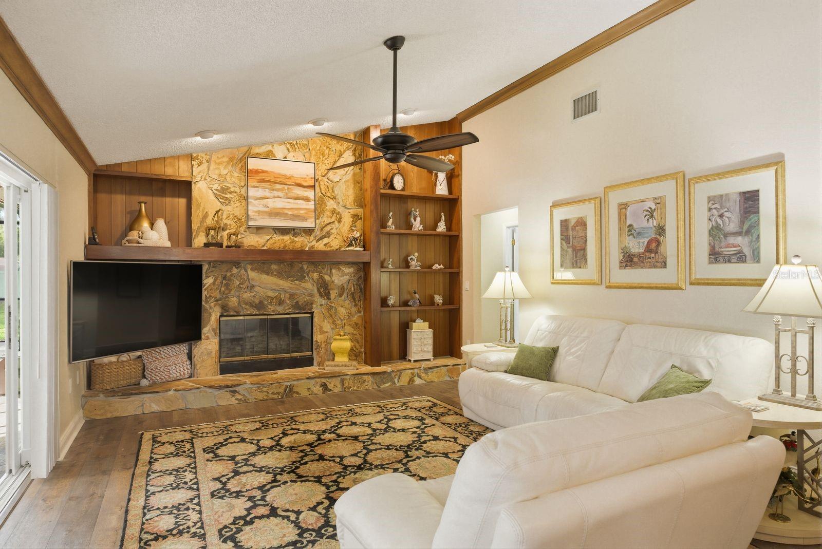 Listing photo id 11 for 1736 Pine Hill Court