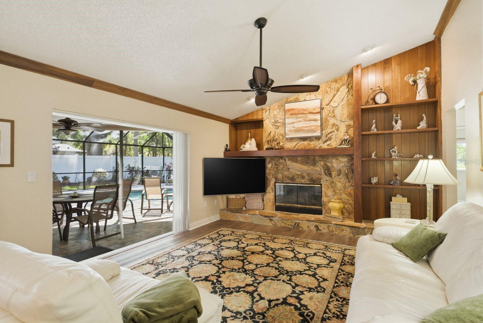 Listing photo id 12 for 1736 Pine Hill Court