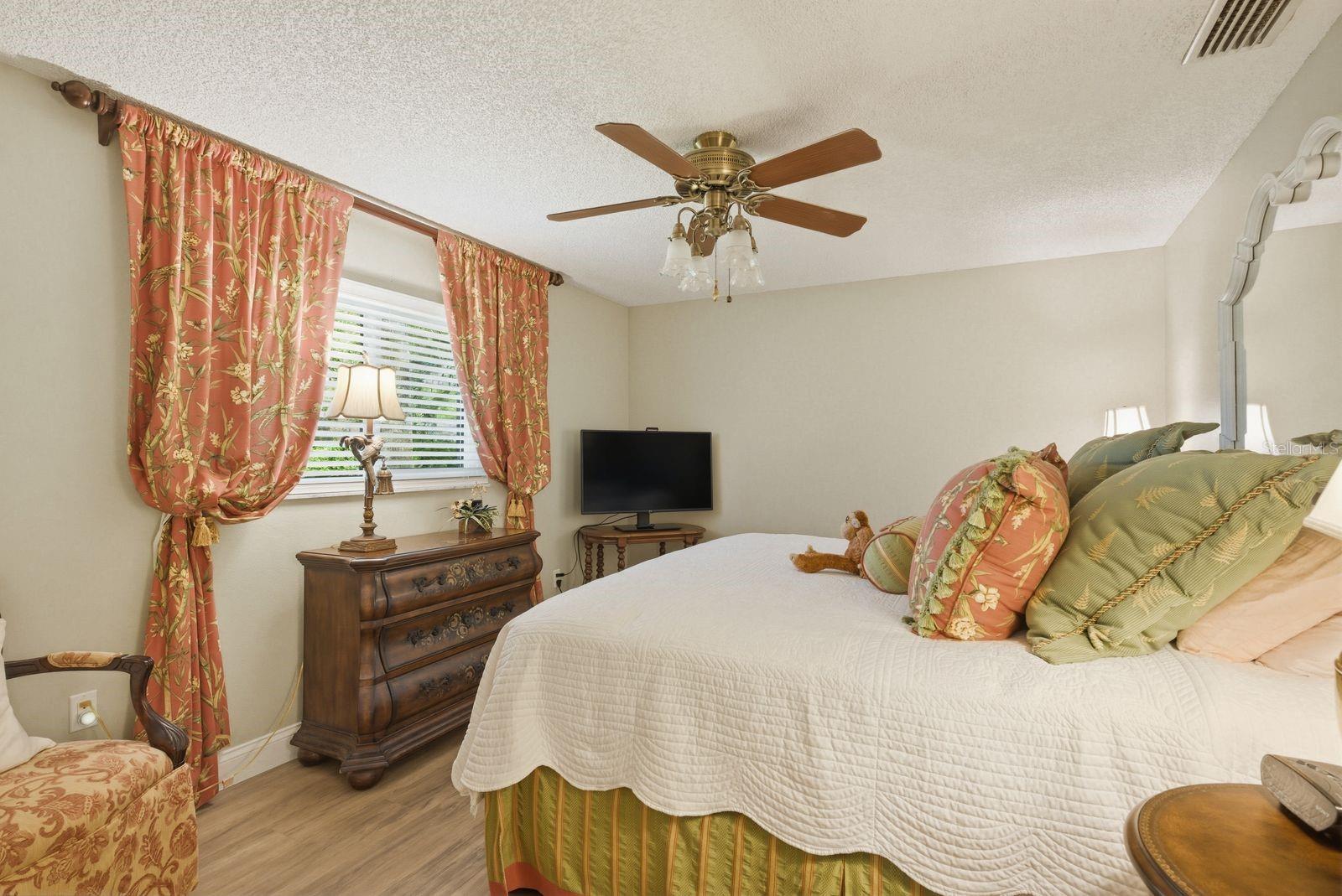 Listing photo id 18 for 1736 Pine Hill Court