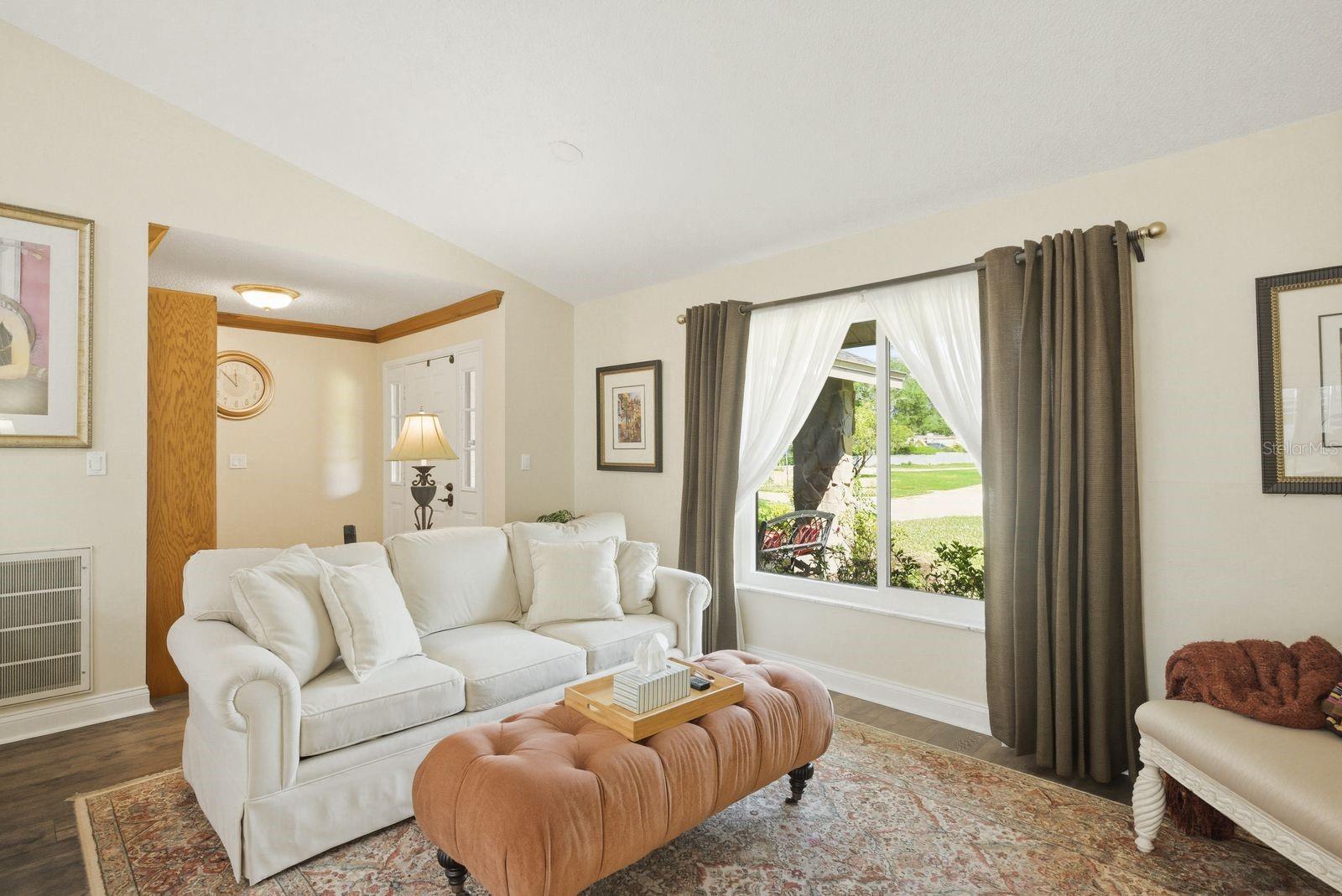 Listing photo id 2 for 1736 Pine Hill Court