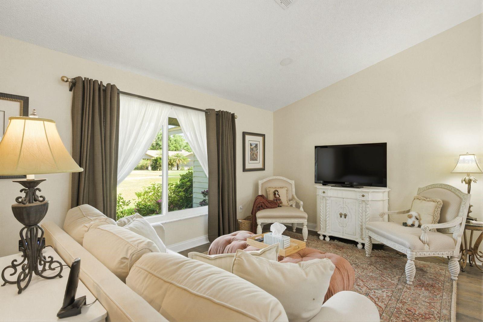 Listing photo id 3 for 1736 Pine Hill Court