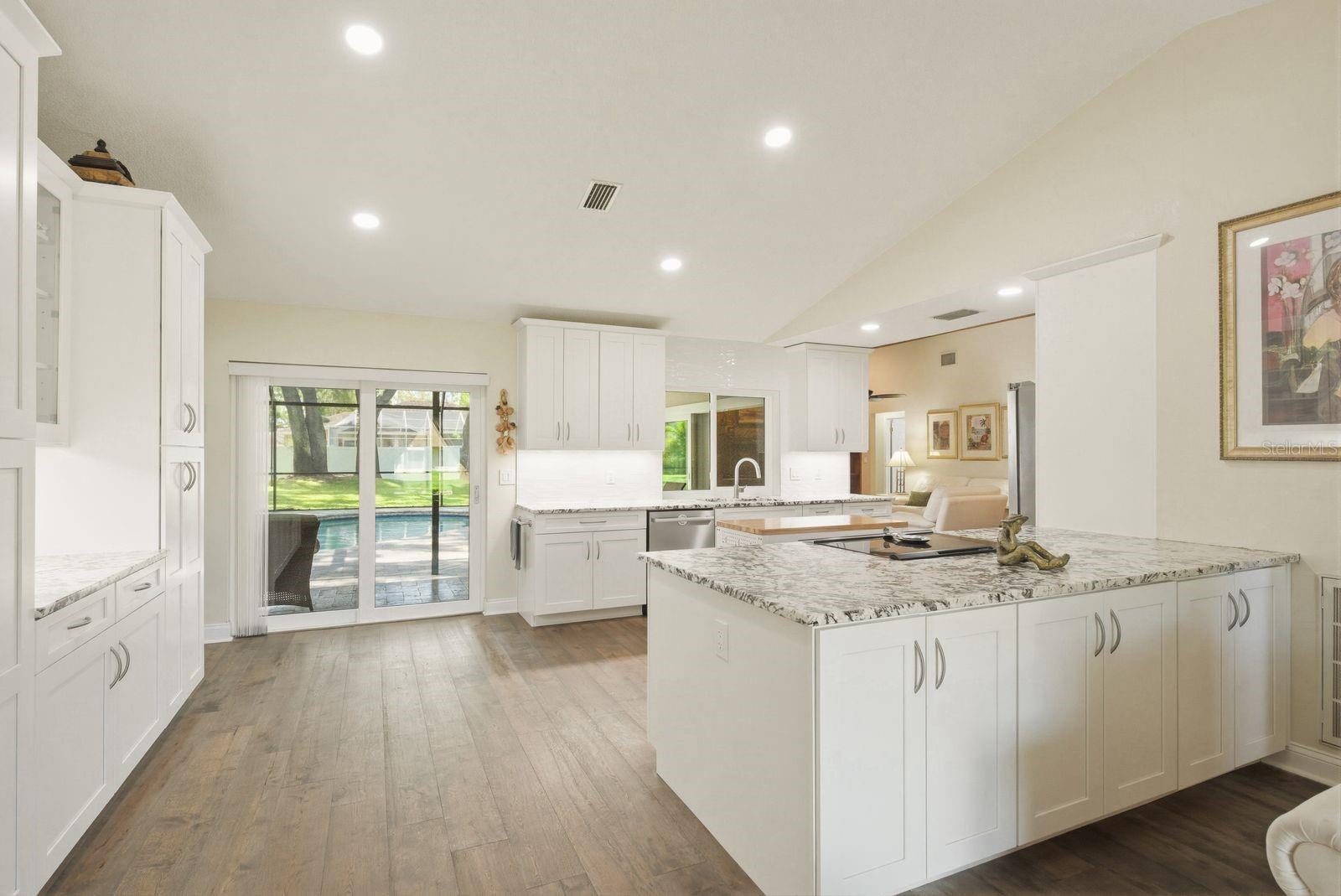 Listing photo id 4 for 1736 Pine Hill Court