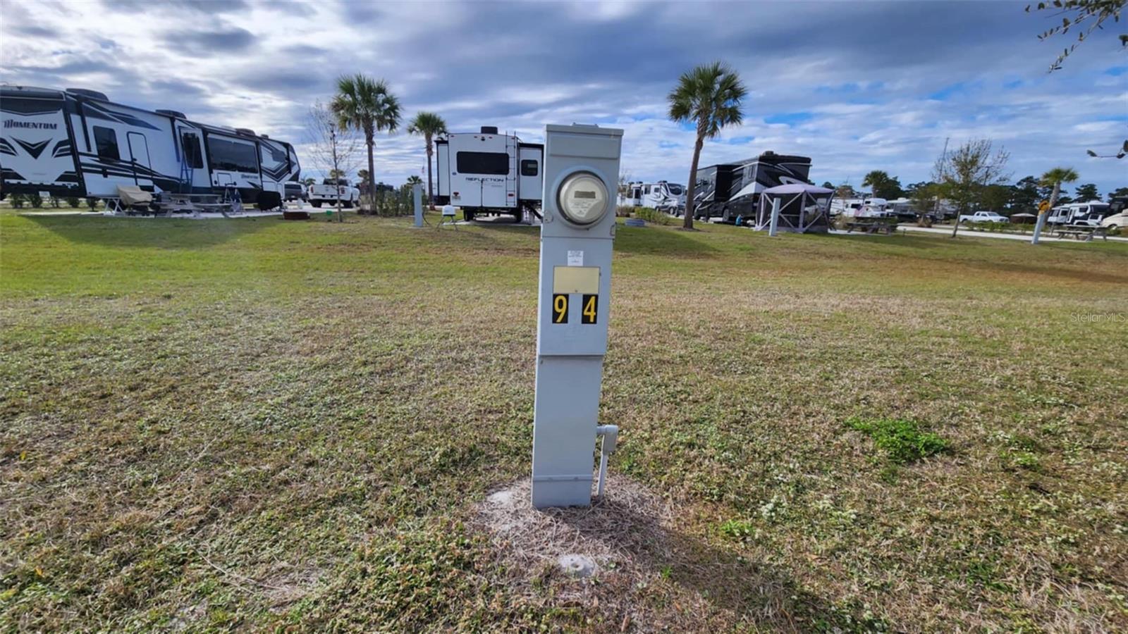 Image 3 of 17 For 94 Cedar Circle E