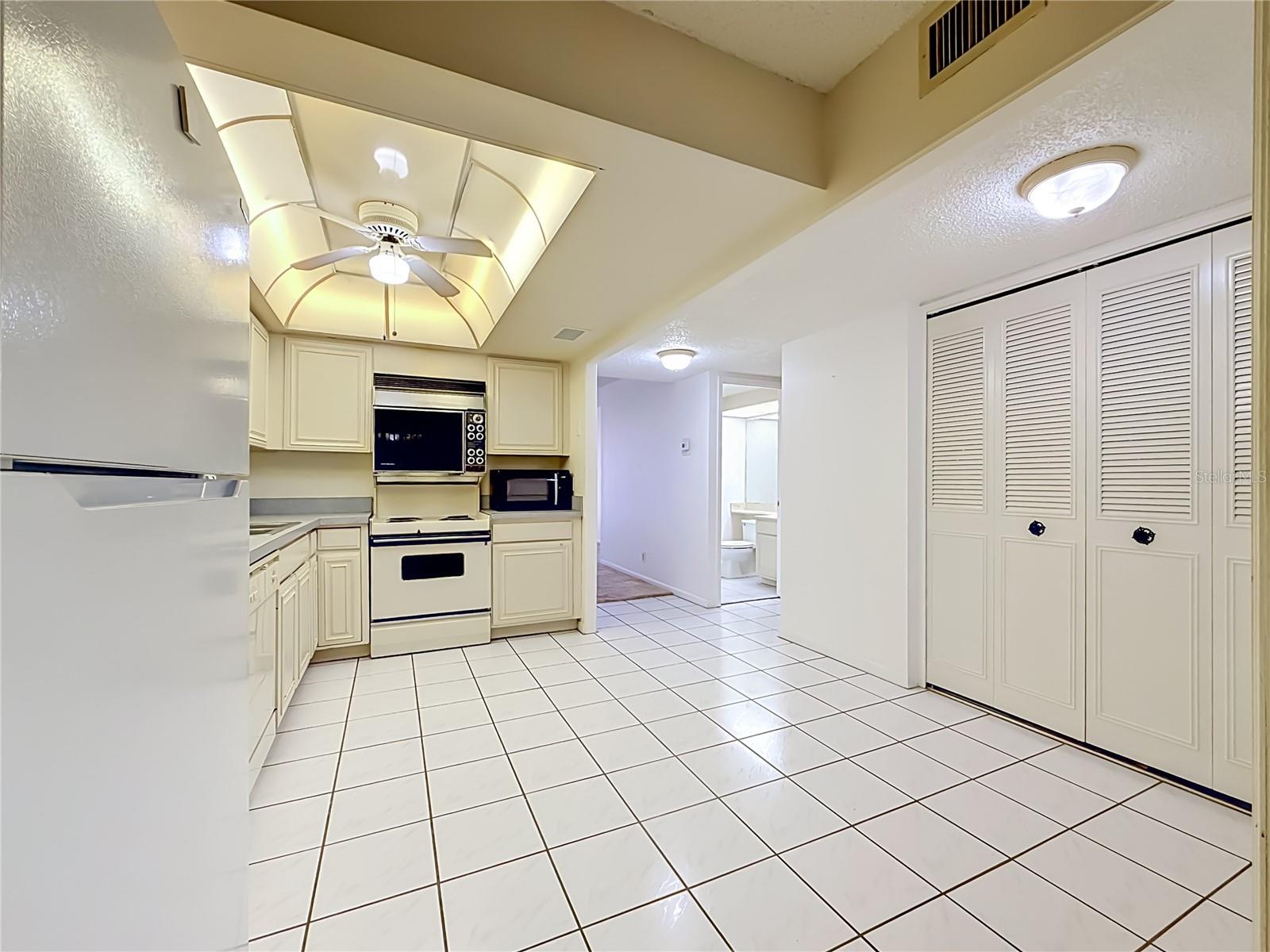 Image 11 of 78 For 7100 Sunset Way 207