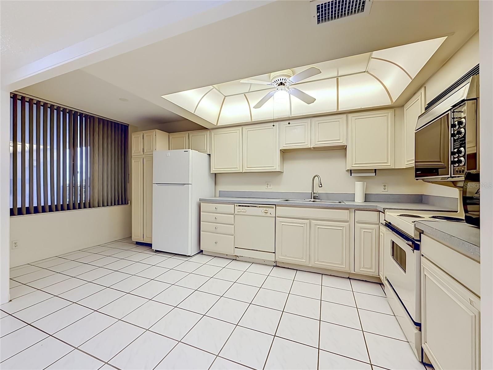 Image 6 of 78 For 7100 Sunset Way 207