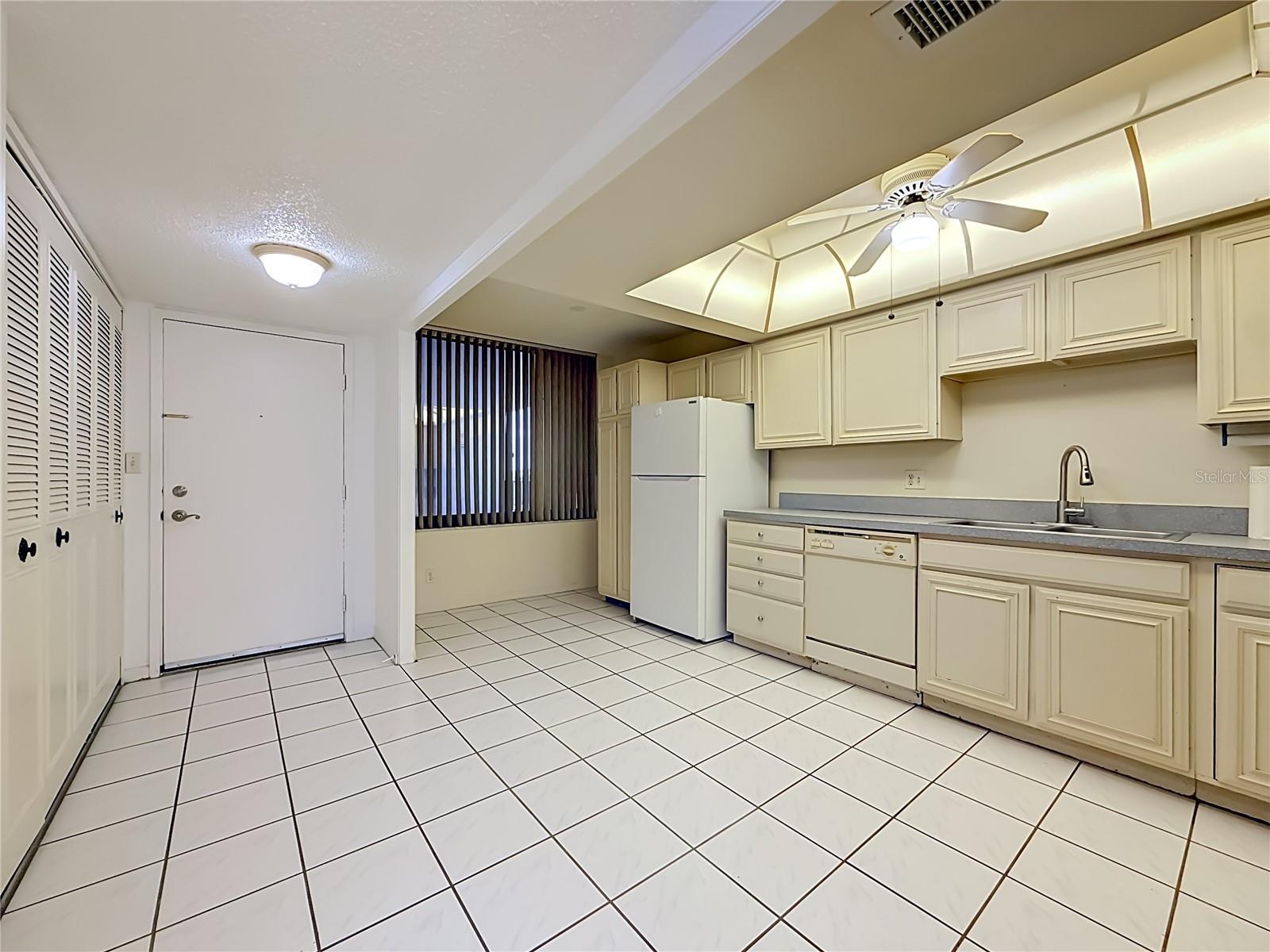 Image 7 of 78 For 7100 Sunset Way 207