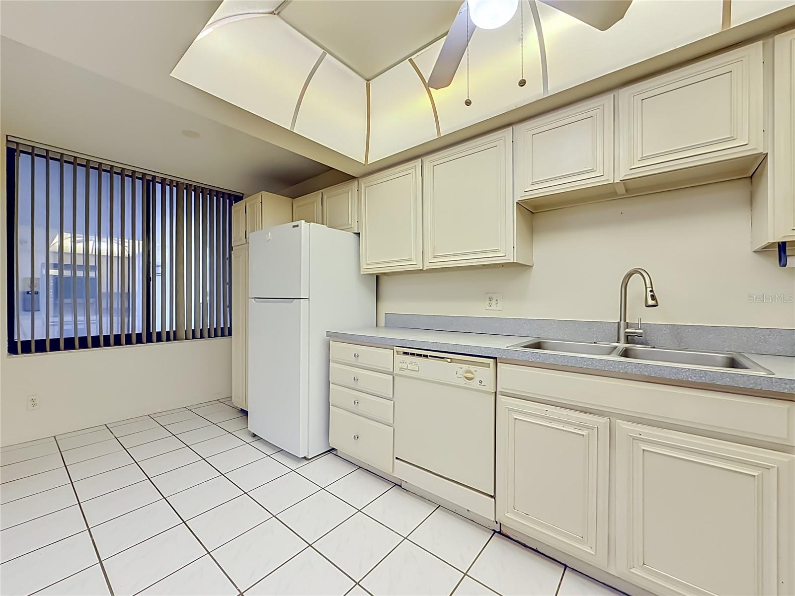 Image 9 of 78 For 7100 Sunset Way 207