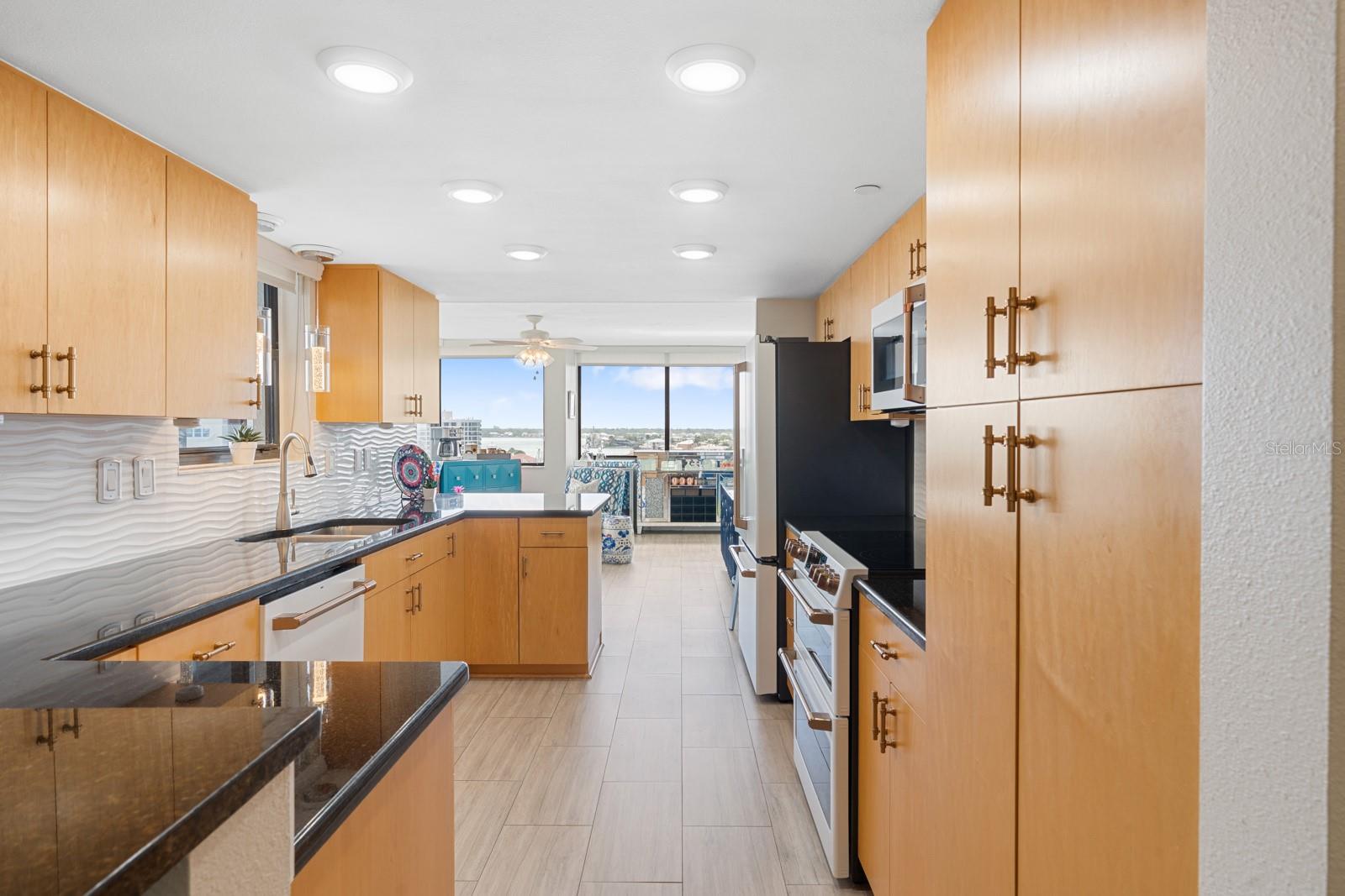 Image 18 of 86 For 1600 Gulf Boulevard 717