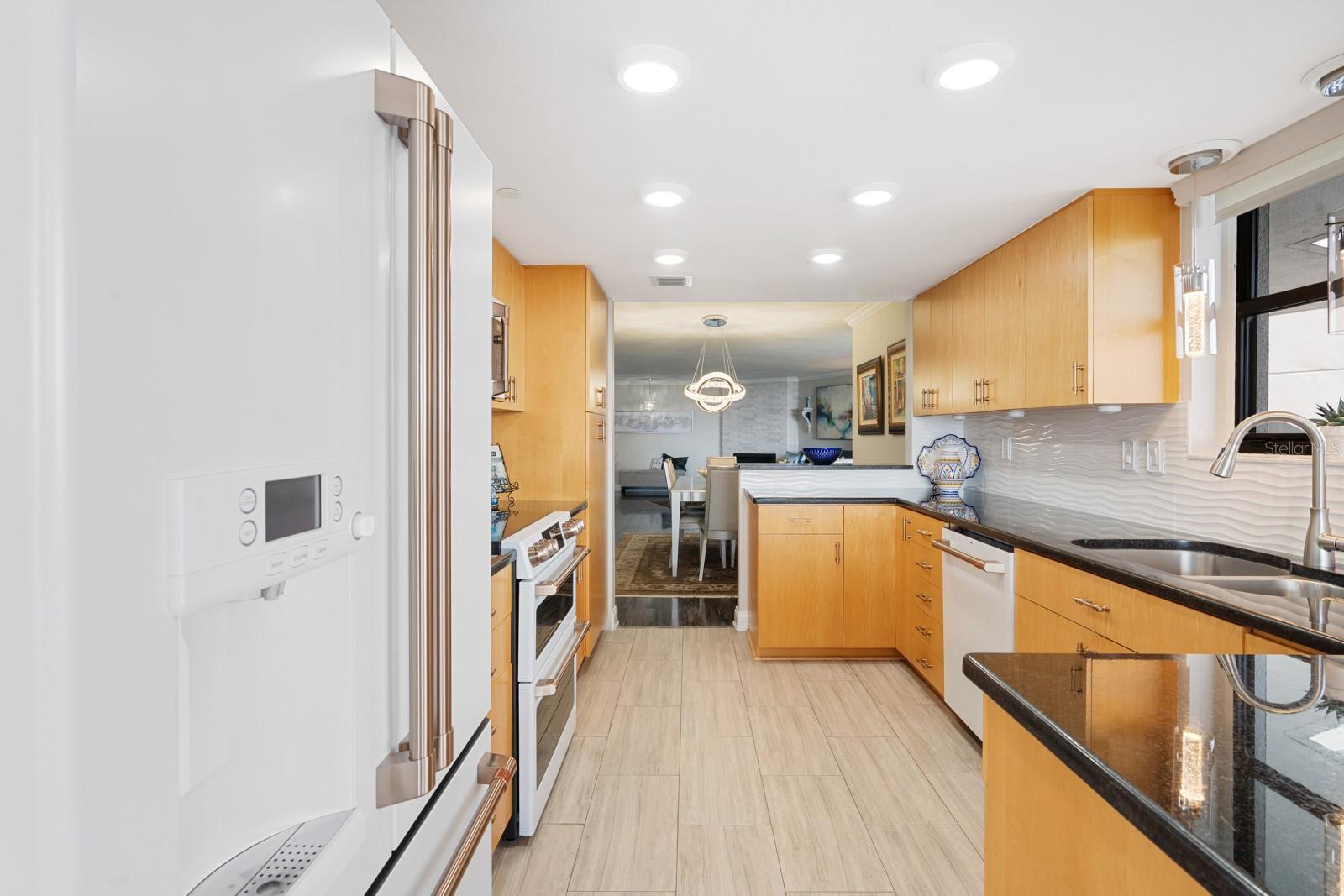 Image 19 of 86 For 1600 Gulf Boulevard 717