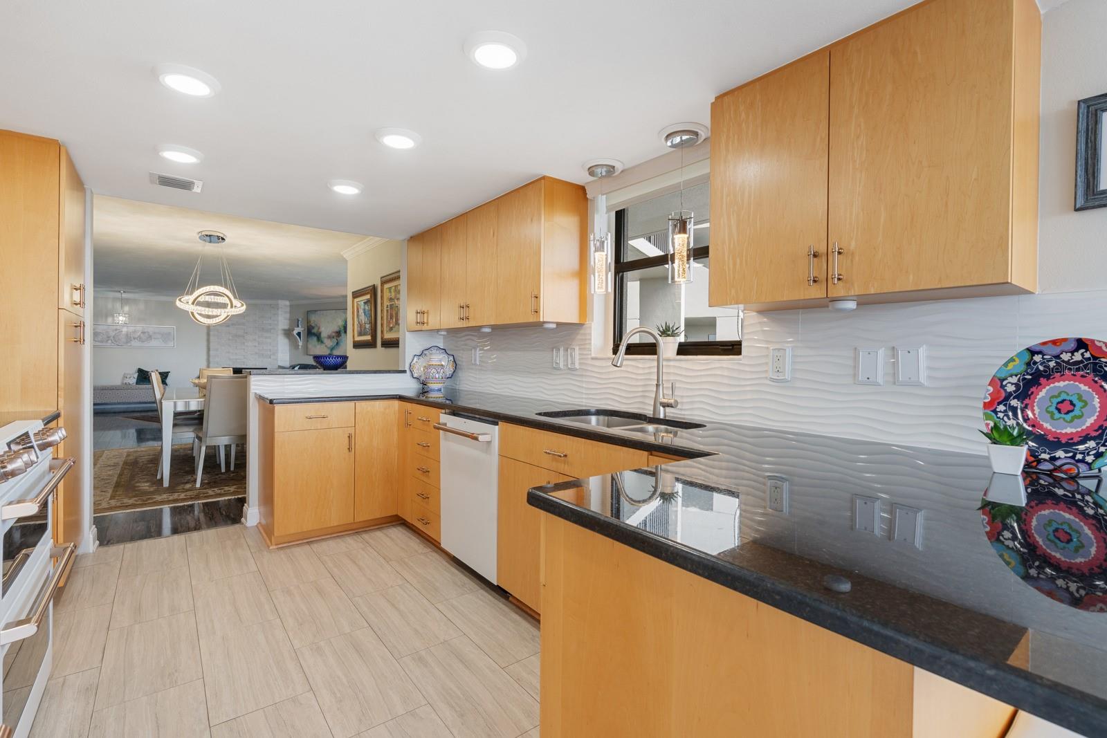 Image 20 of 86 For 1600 Gulf Boulevard 717