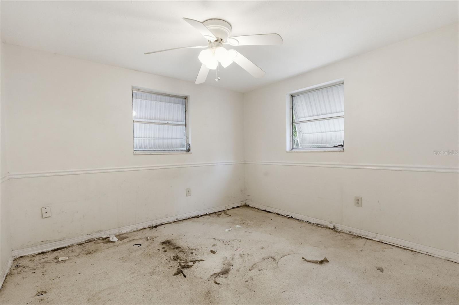 Listing photo id 11 for 1039 Clairborne Street