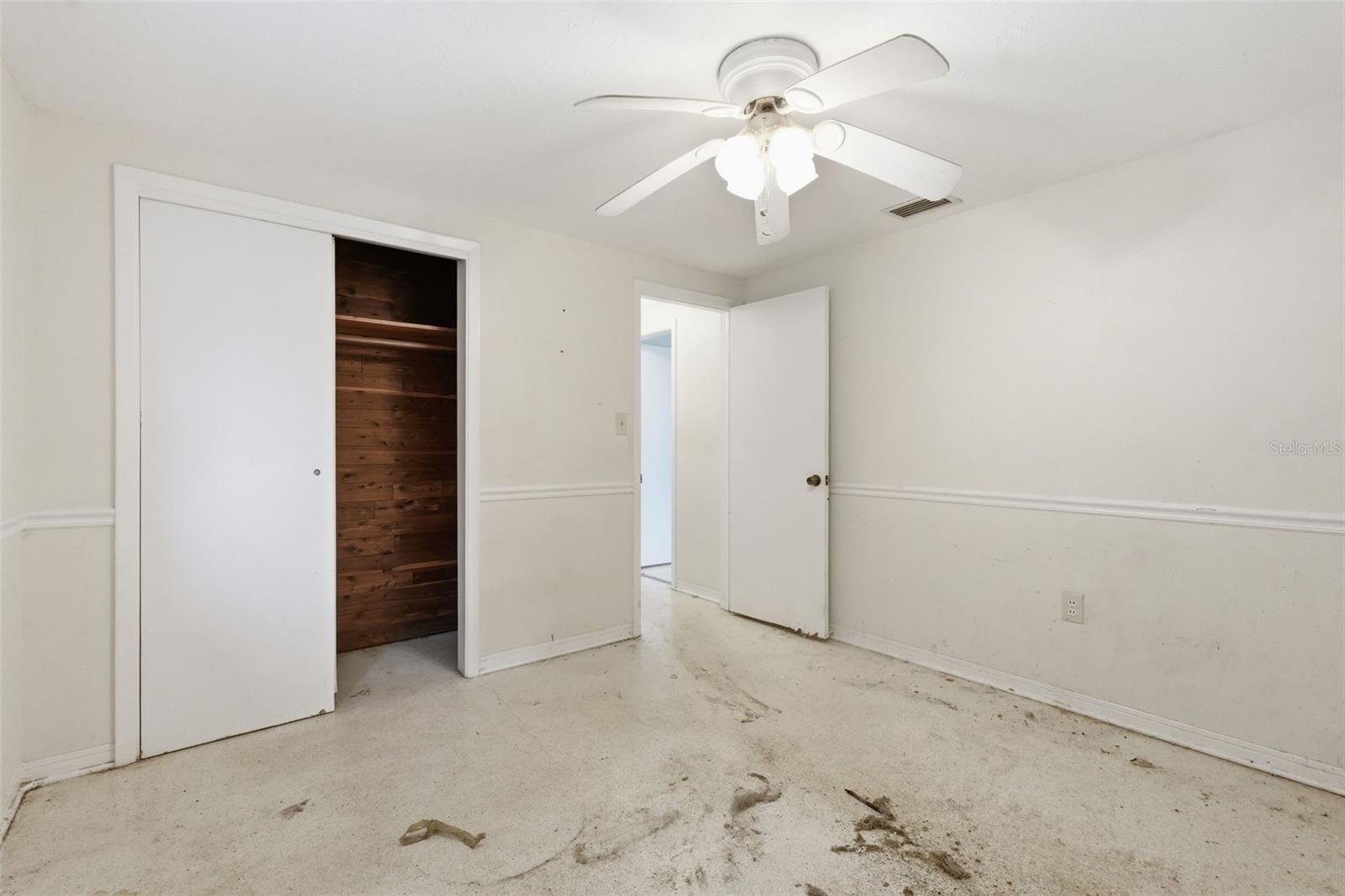 Listing photo id 12 for 1039 Clairborne Street