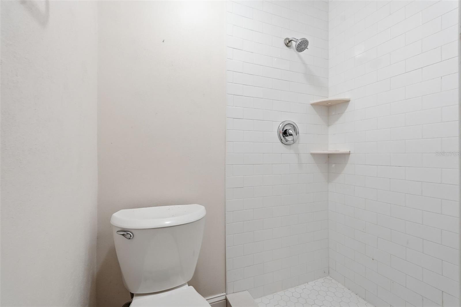 Listing photo id 13 for 1039 Clairborne Street