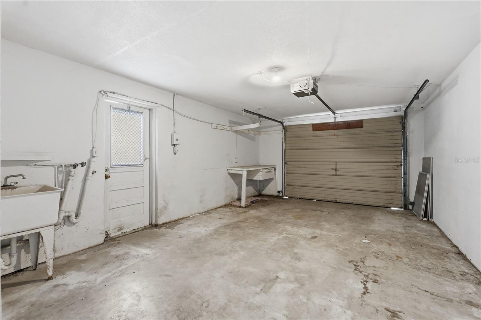 Listing photo id 16 for 1039 Clairborne Street