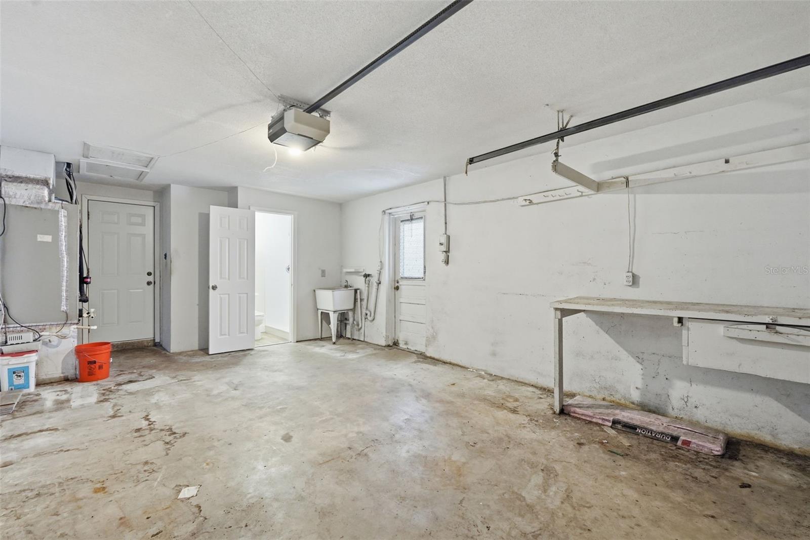 Listing photo id 17 for 1039 Clairborne Street