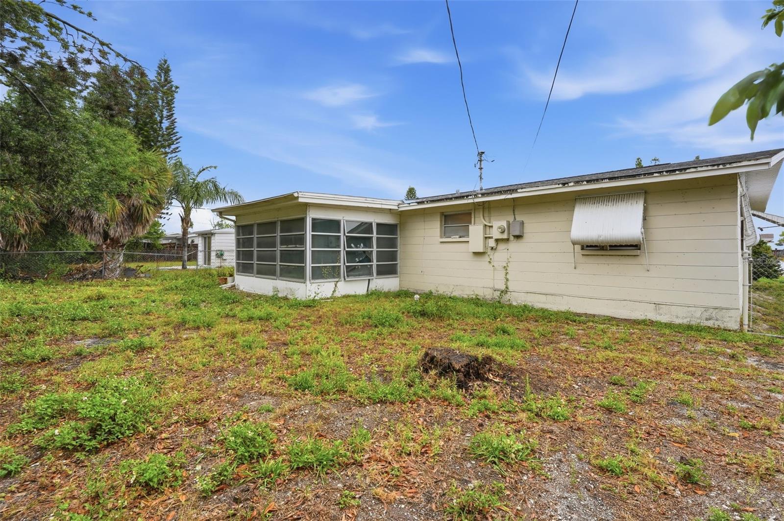 Listing photo id 19 for 1039 Clairborne Street