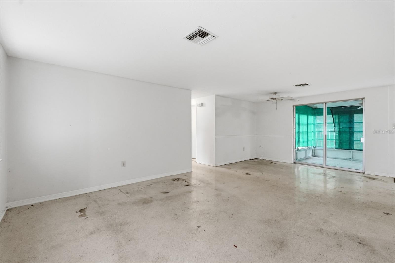 Listing photo id 1 for 1039 Clairborne Street