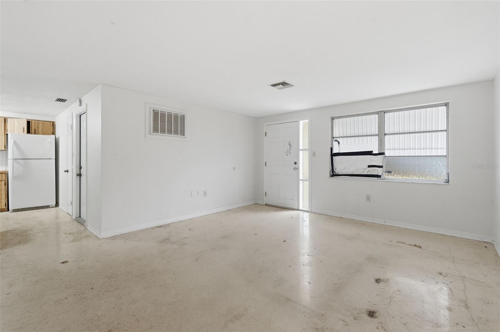 Listing photo id 2 for 1039 Clairborne Street