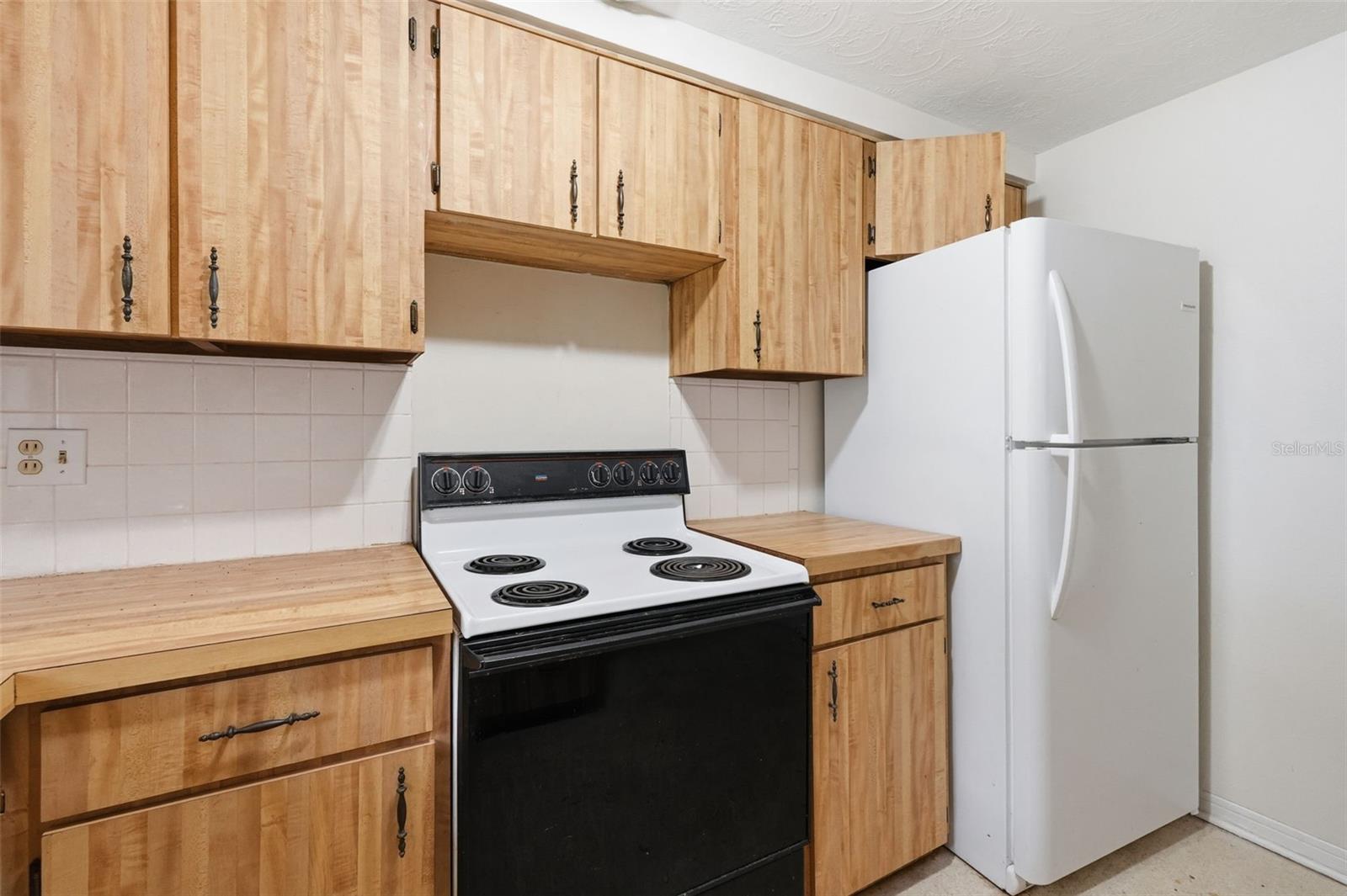 Listing photo id 7 for 1039 Clairborne Street