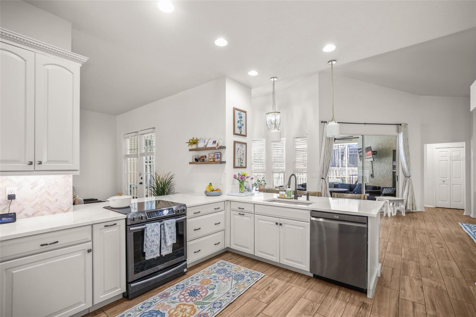 Image 15 of 58 For 4802 Queen Palm Terrace Ne