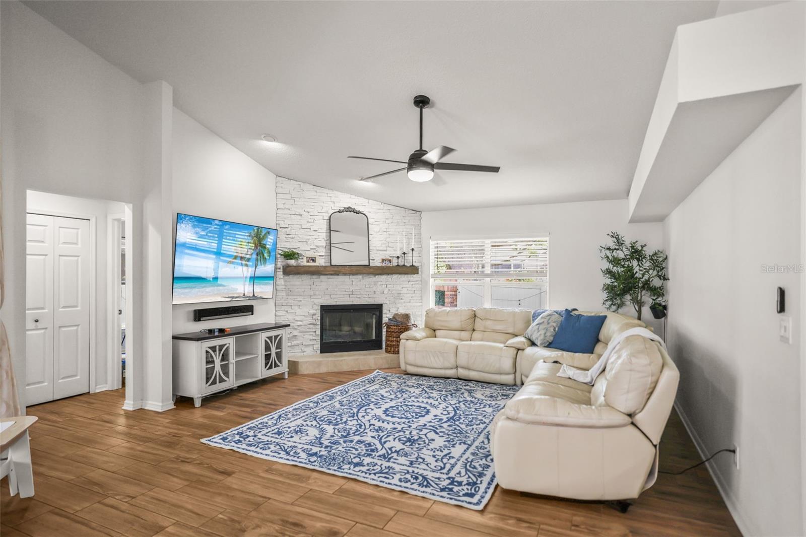 Image 21 of 58 For 4802 Queen Palm Terrace Ne