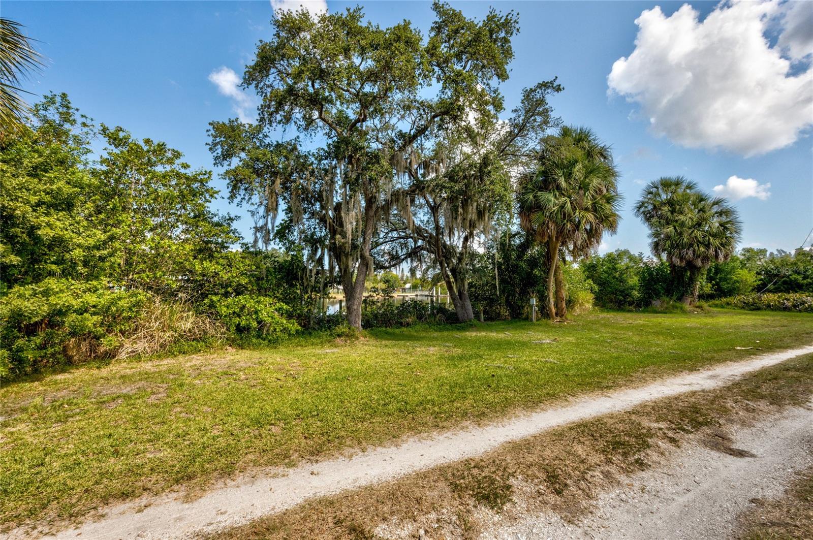 Image 33 of 37 For 102 Dickman Drive Sw