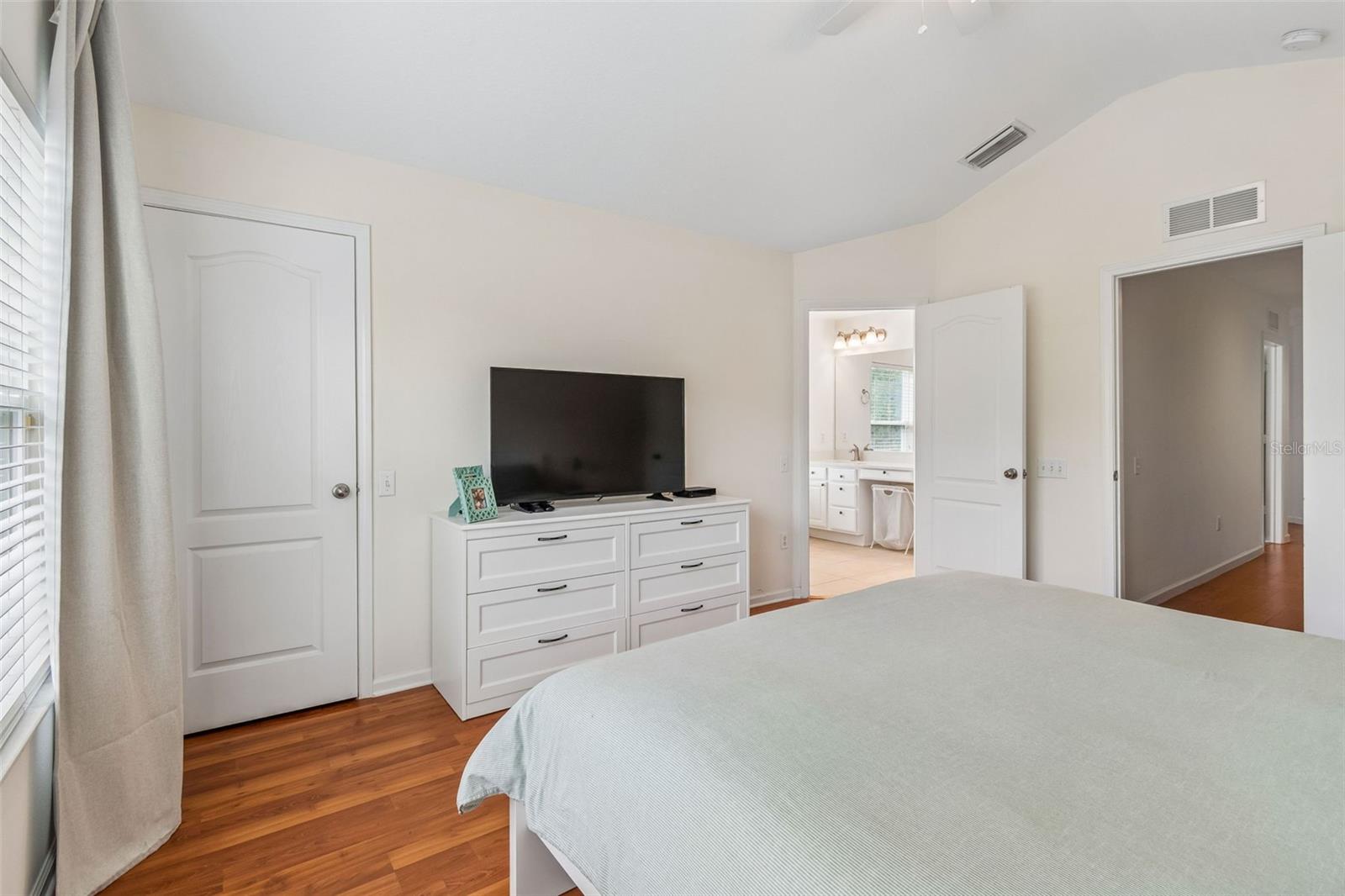 Image 18 of 46 For 26527 Castleview Way