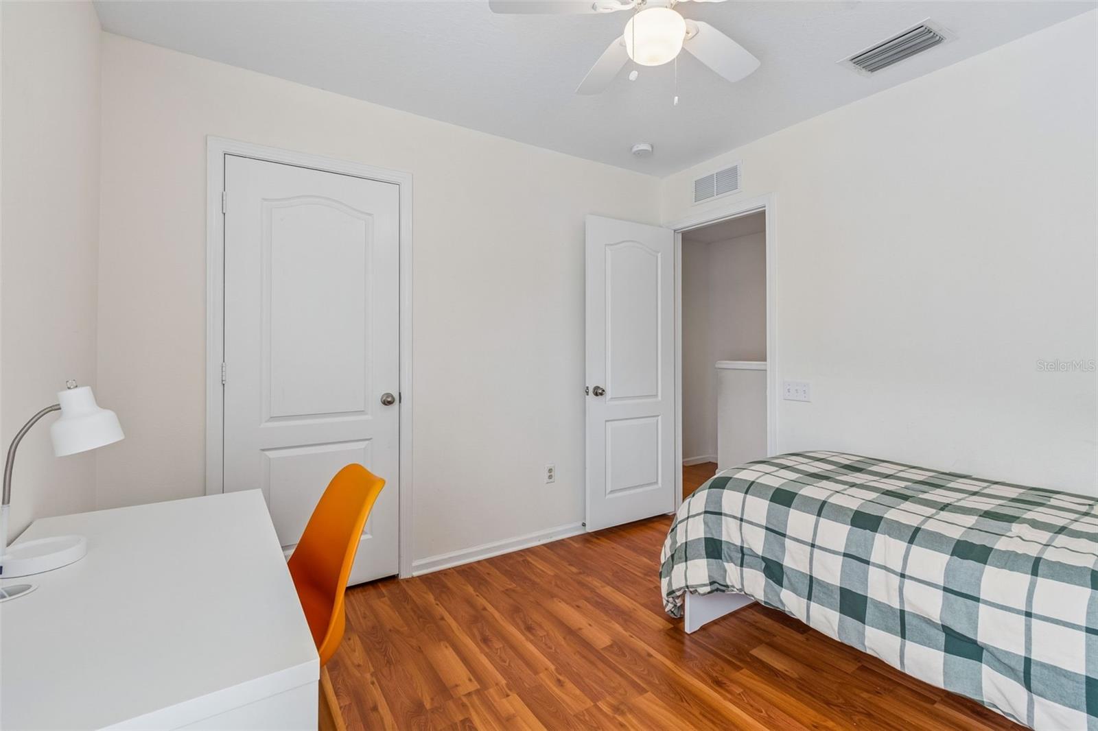 Image 21 of 46 For 26527 Castleview Way