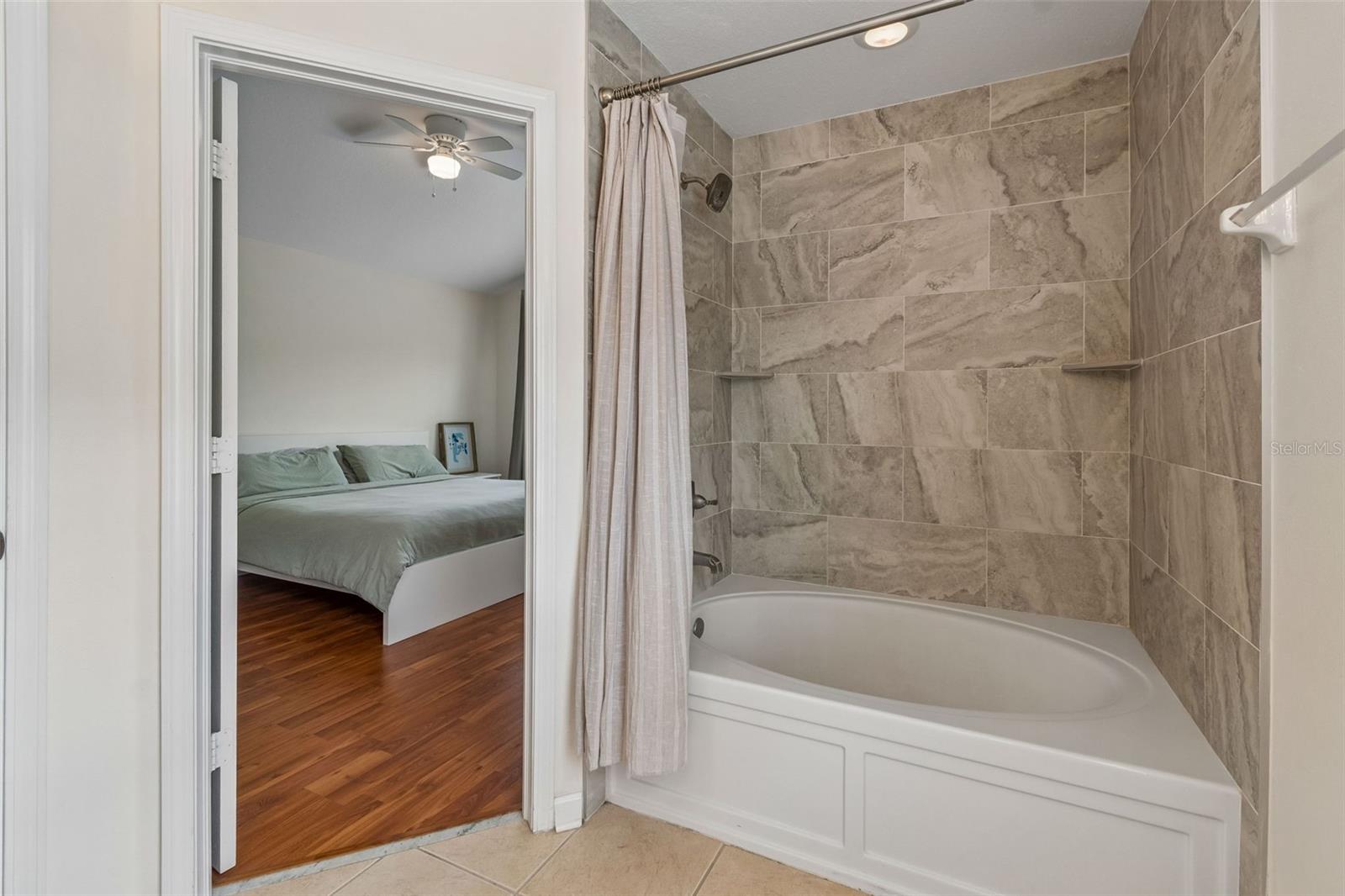 Image 30 of 46 For 26527 Castleview Way