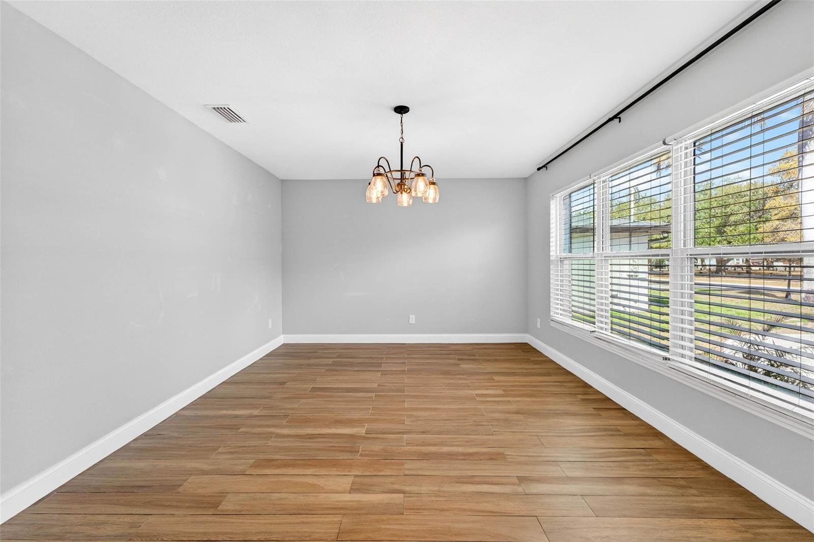 Image 9 of 50 For 1012 Adalee Street