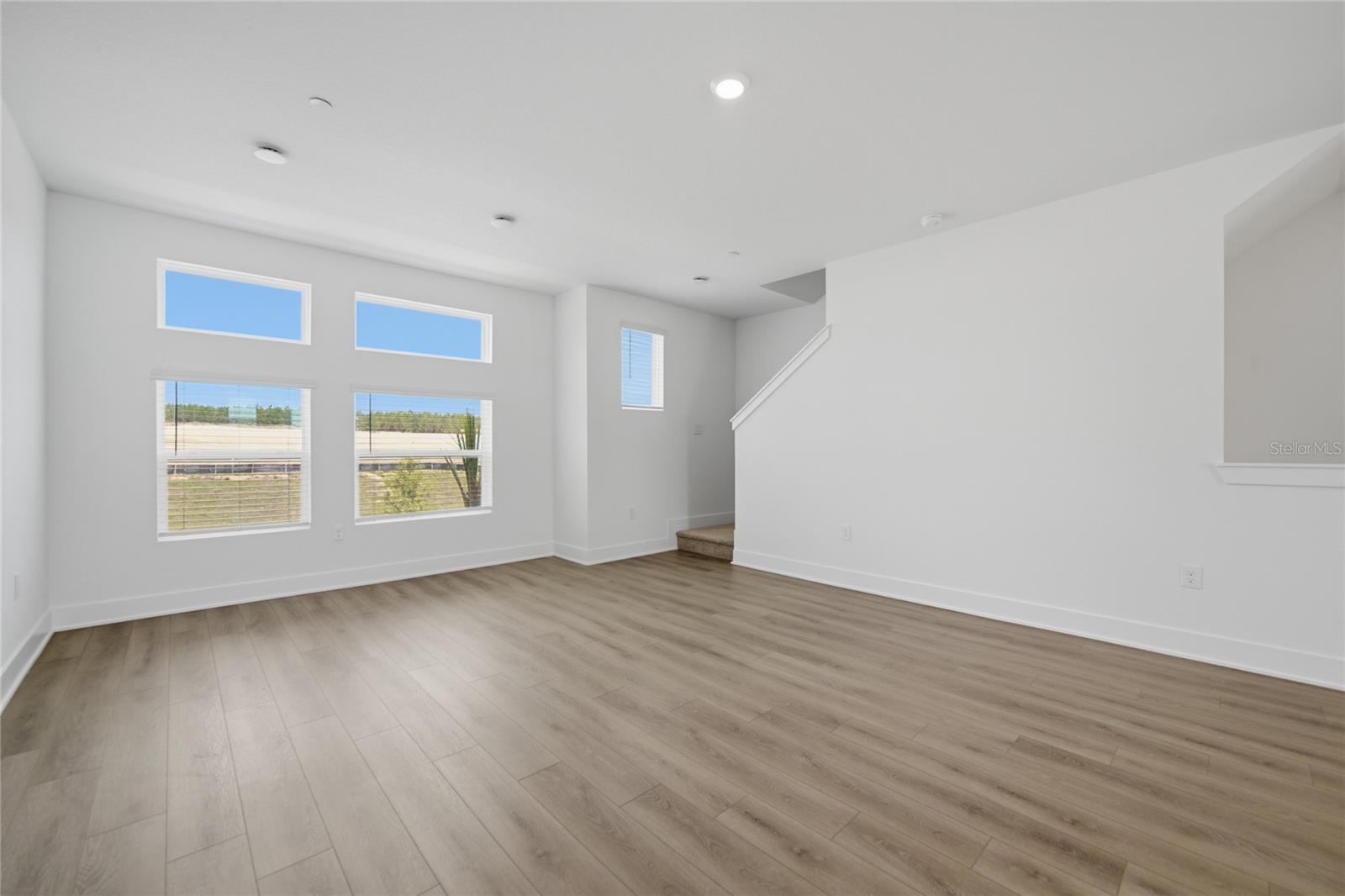 Image 10 of 33 For 15267 Hamlin Park Drive