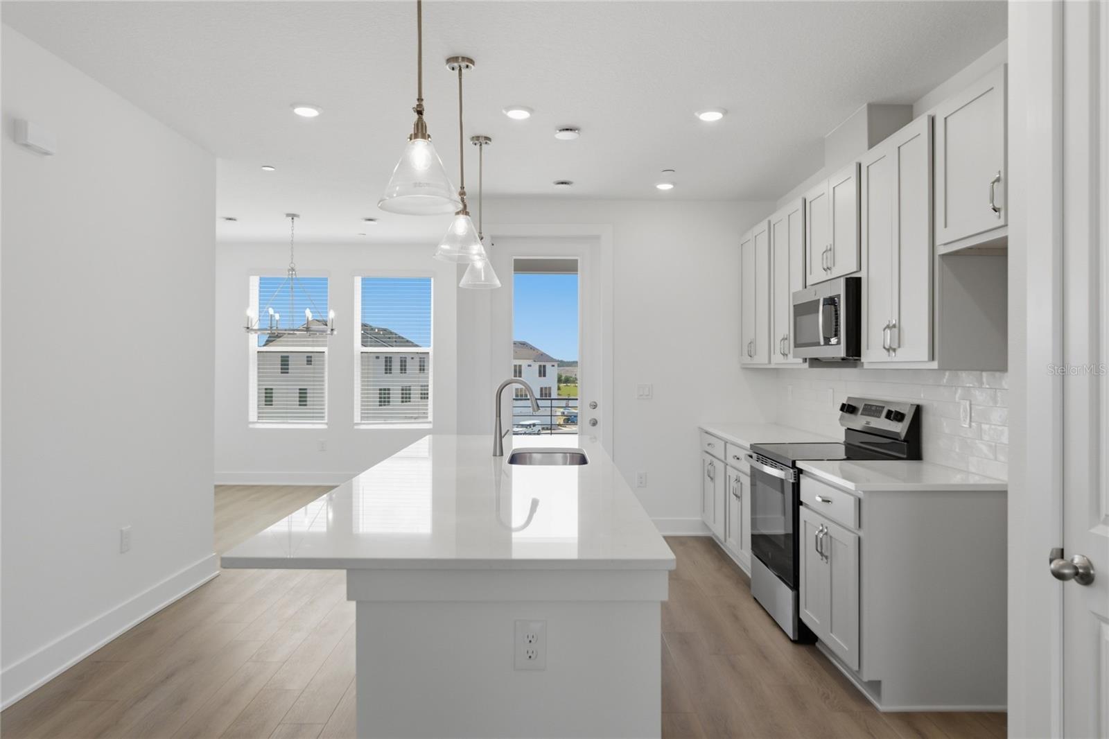 Image 17 of 33 For 15267 Hamlin Park Drive