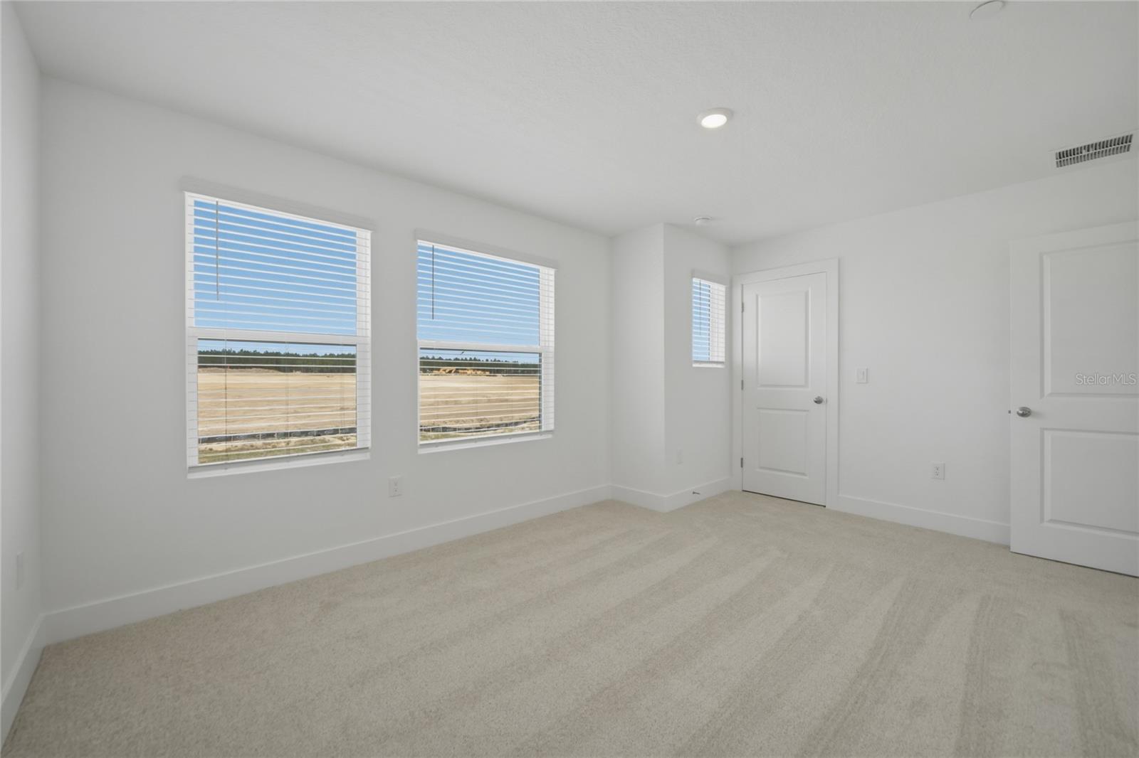Image 21 of 33 For 15267 Hamlin Park Drive