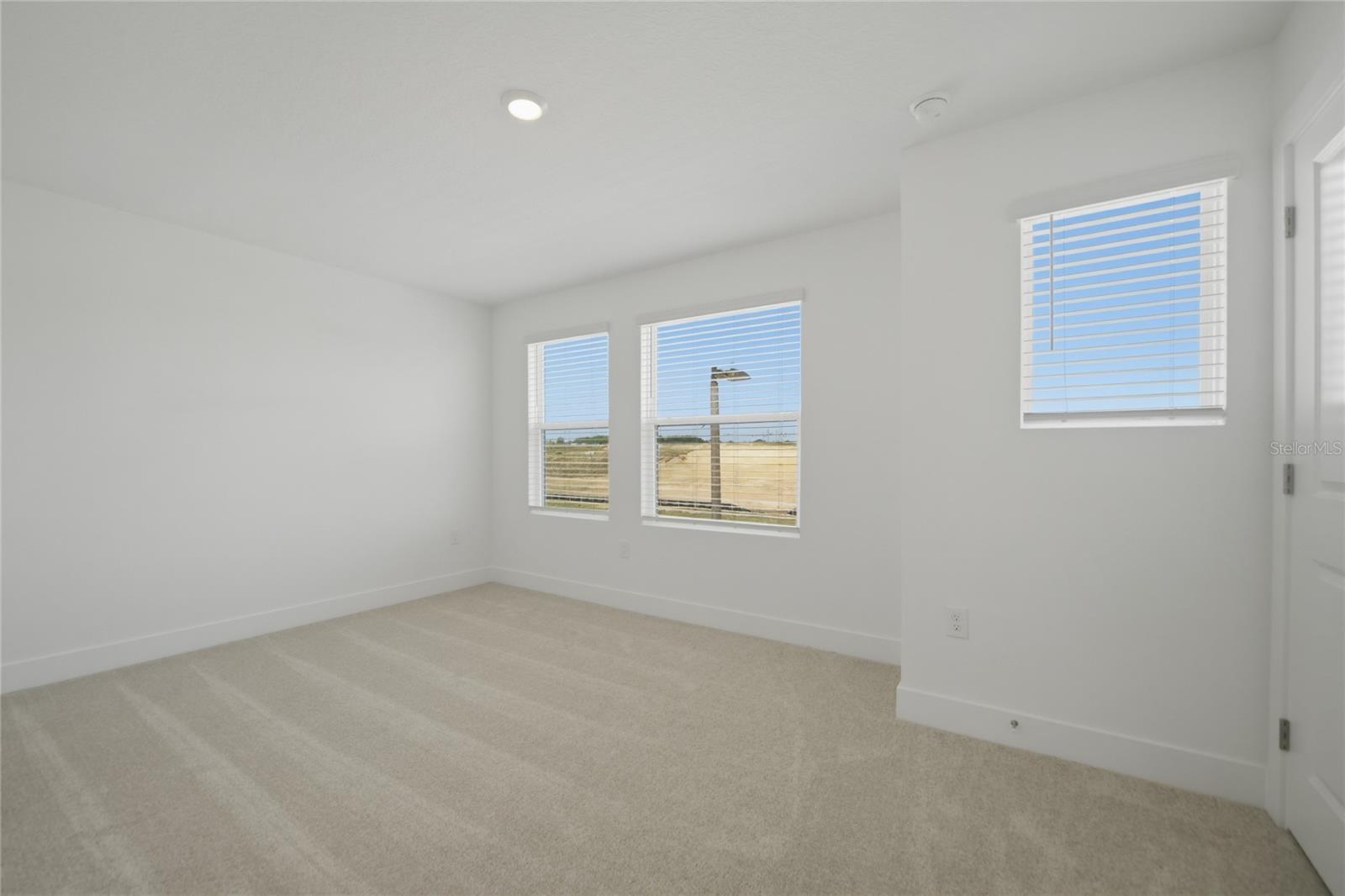 Image 22 of 33 For 15267 Hamlin Park Drive